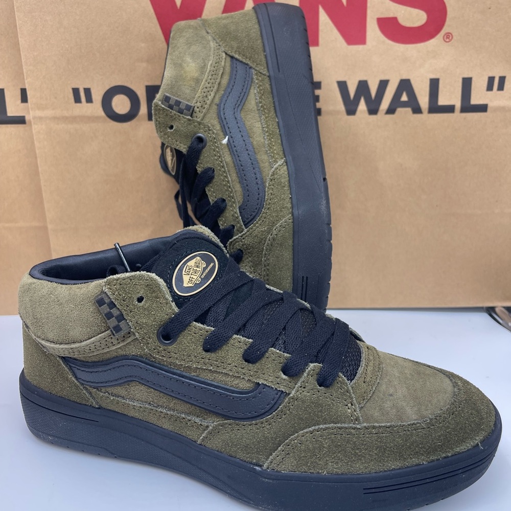 Vans Men’s Zahba Mid
Beatrice Domond Dark Olive Sneakers 
VN000CBSDOL
